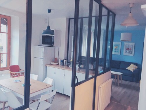 Renovated house for 6/8 with veranda garden & Wifi