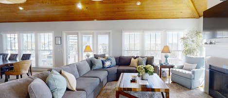 Fernseher, Kamin, DVD-Player, Stereoanlage