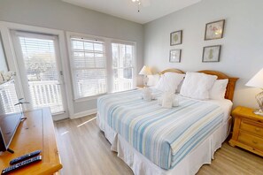 5 bedrooms, iron/ironing board, WiFi, bed sheets