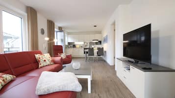 Refugium 8 | Living area | 50-inch flat-screen TV with cable channels, TV, fireplace