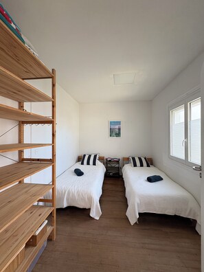 3 bedrooms, iron/ironing board, travel cot, free WiFi
