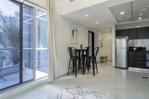 ベーシック アパートメント ダブルベッド 1 台 | 専用キッチン | 冷蔵庫、電子レンジ、オーブン、トースター