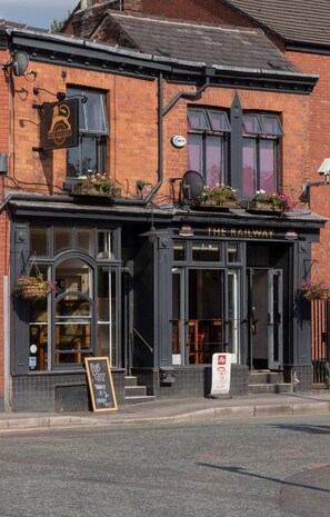 Basic Apartment, 1 Double Bed with Sofa bed | Exterior - Beautiful 1BD Flat in W.didsbury w/ Sofa Bed (Manchester)