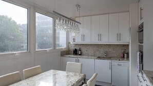 Basic Apartment, Multiple Beds | Private kitchen - Guestready - Superb Central 3BR Home Near Regents Park, 7 Guests (London)