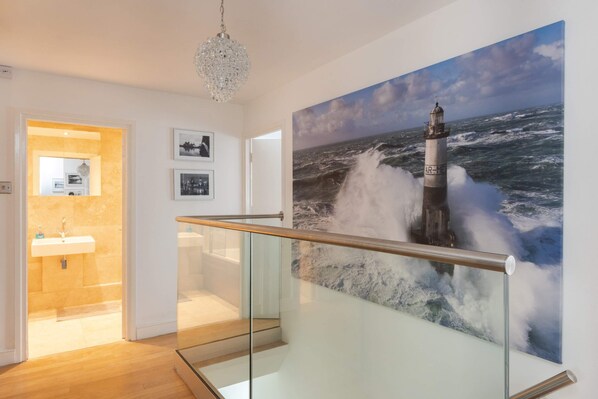 Căn hộ cơ bản, nhiều giường | 3 phòng ngủ, bàn, bàn ủi/dụng cụ ủi quần áo