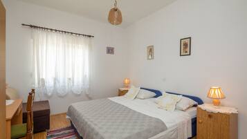Basic Apartment (2) | 2 bedrooms, desk, laptop workspace, iron/ironing board