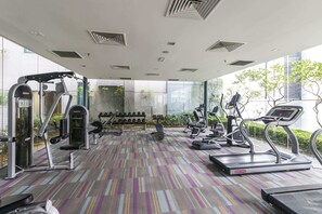 Fitness facility - Comfy Apartment w Balcony for 6 Near Klcc (Kuala Lumpur)