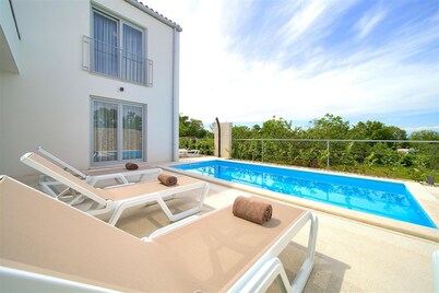 Villa Terra with heated swimming pool