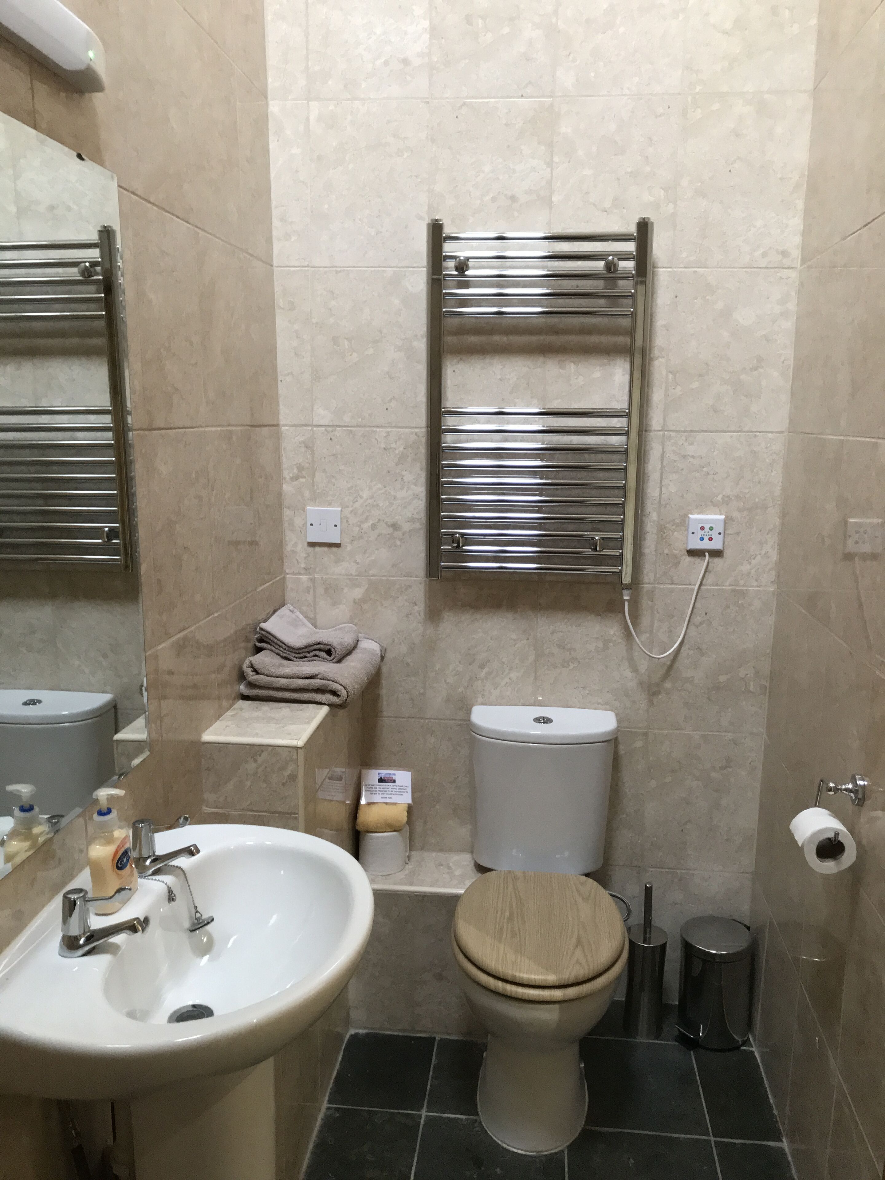 تجهيزات دش، مجففات شعر، مناشف