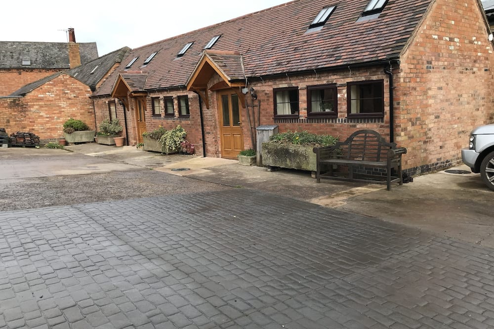 Nuneaton - Cottage - Sleeps 2 - Parking - Garden - Wolvey