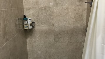 Cottage | Bathroom | Shower, hair dryer, towels