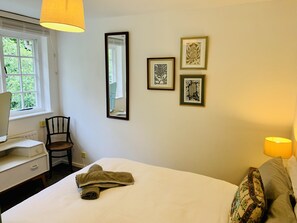 House, Multiple Beds | 3 bedrooms, iron/ironing board, free WiFi, bed sheets - Stylish Central House Next To Warwick Castle (Warwick)