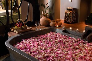 Parihoitohuone(ita), turkkilainen sauna, vartalohoitoja, hydroterapiaa