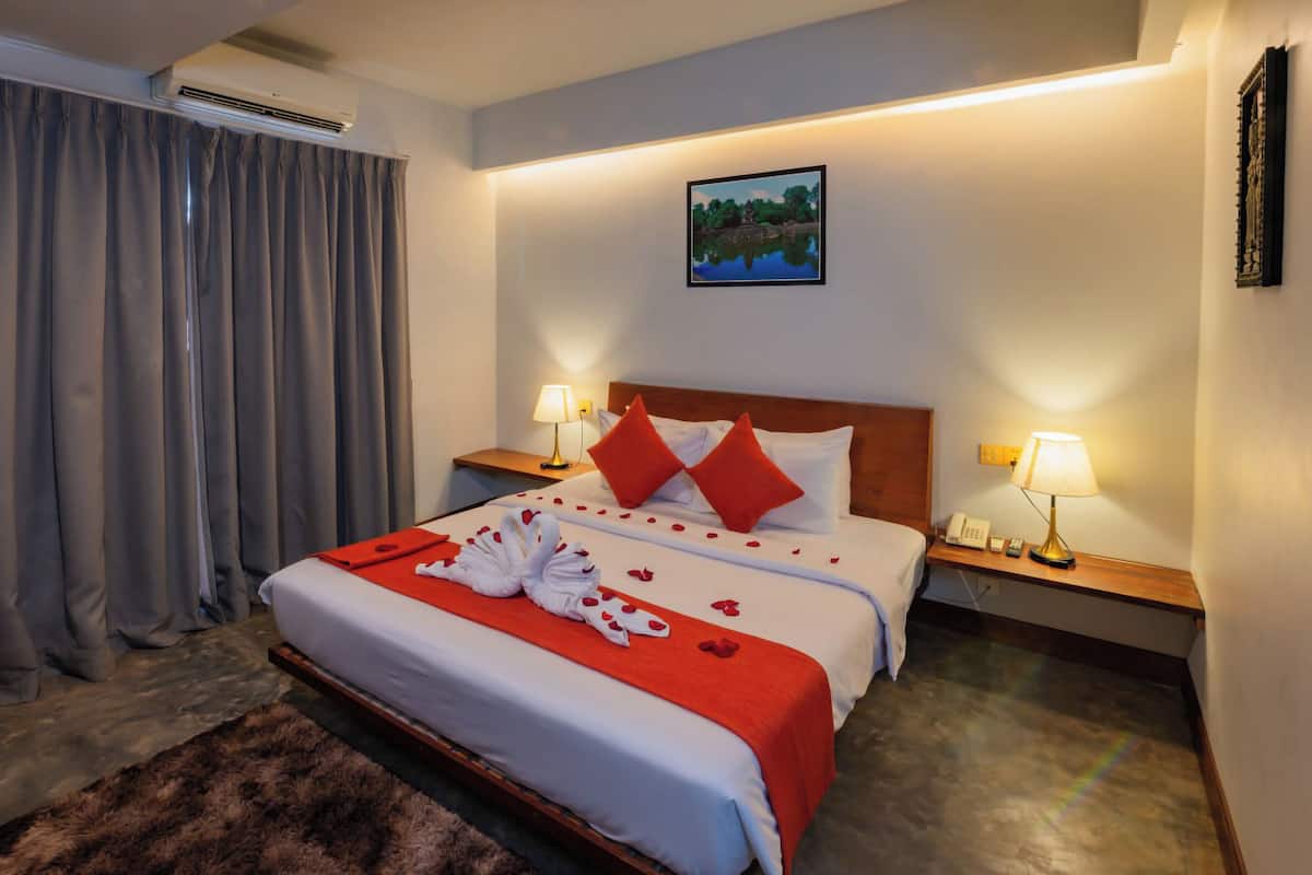 Rom – classic | Allergitestet sengetøy, minibar, safe på rommet og individuelt dekorert