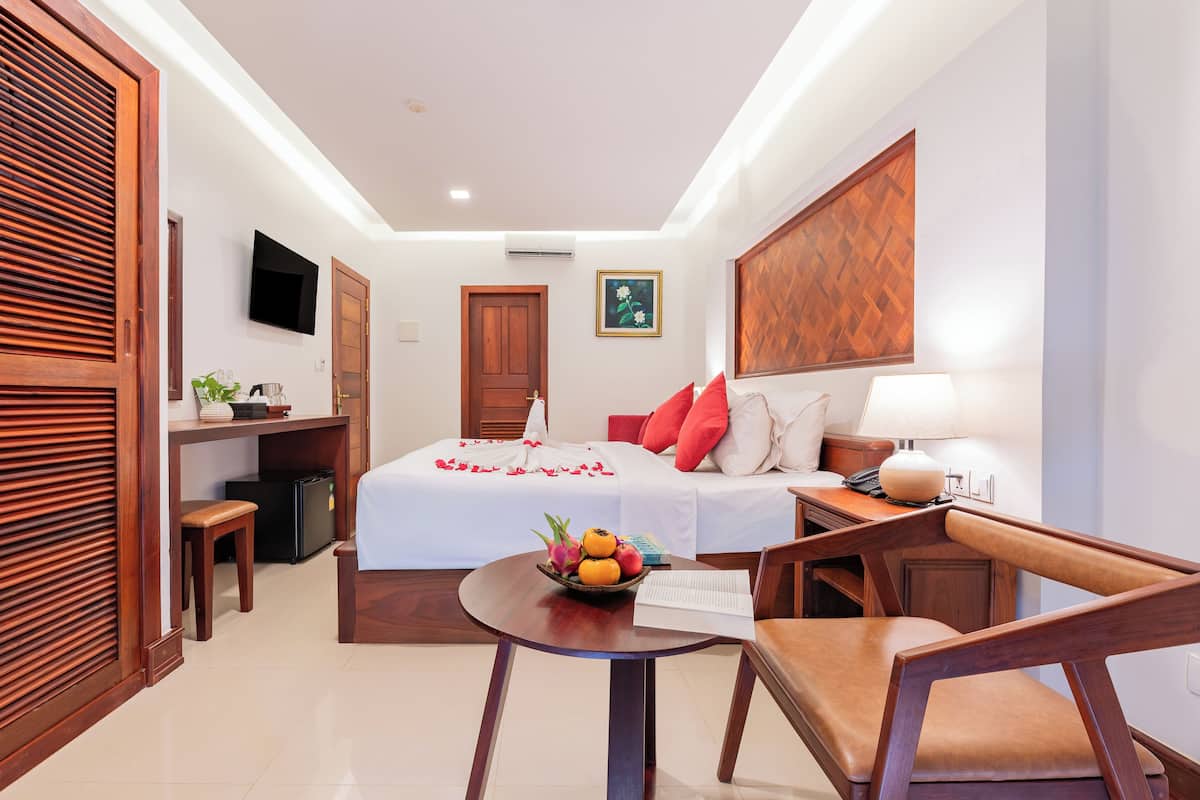 デラックス ルーム | 低刺激性寝具、ミニバー、セーフティボックス (室内)、客室ごとに異なる装飾