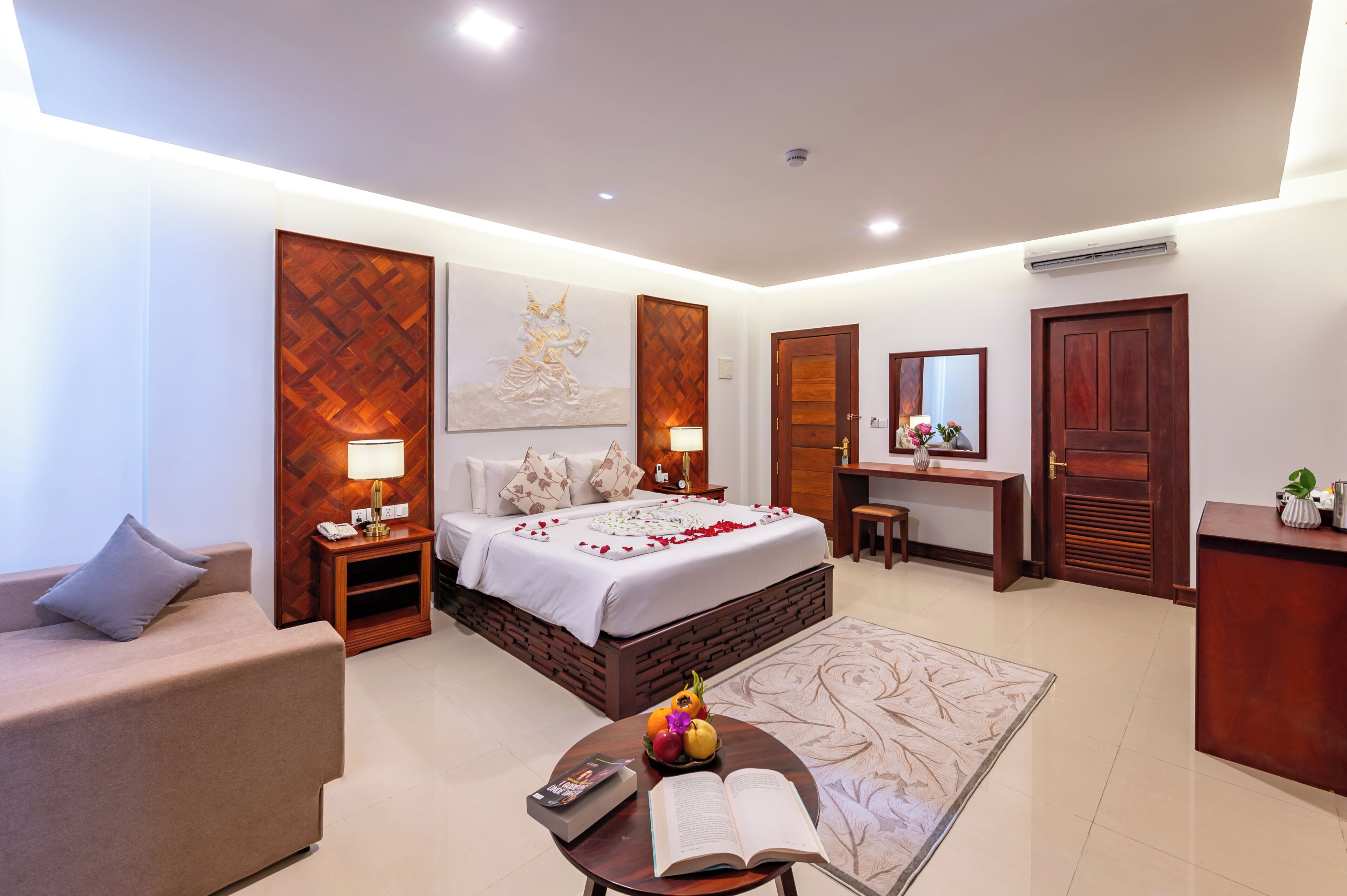 Junior Suite With Balcony | Hypo-allergenic bedding, minibar, in-room safe, individually decorated