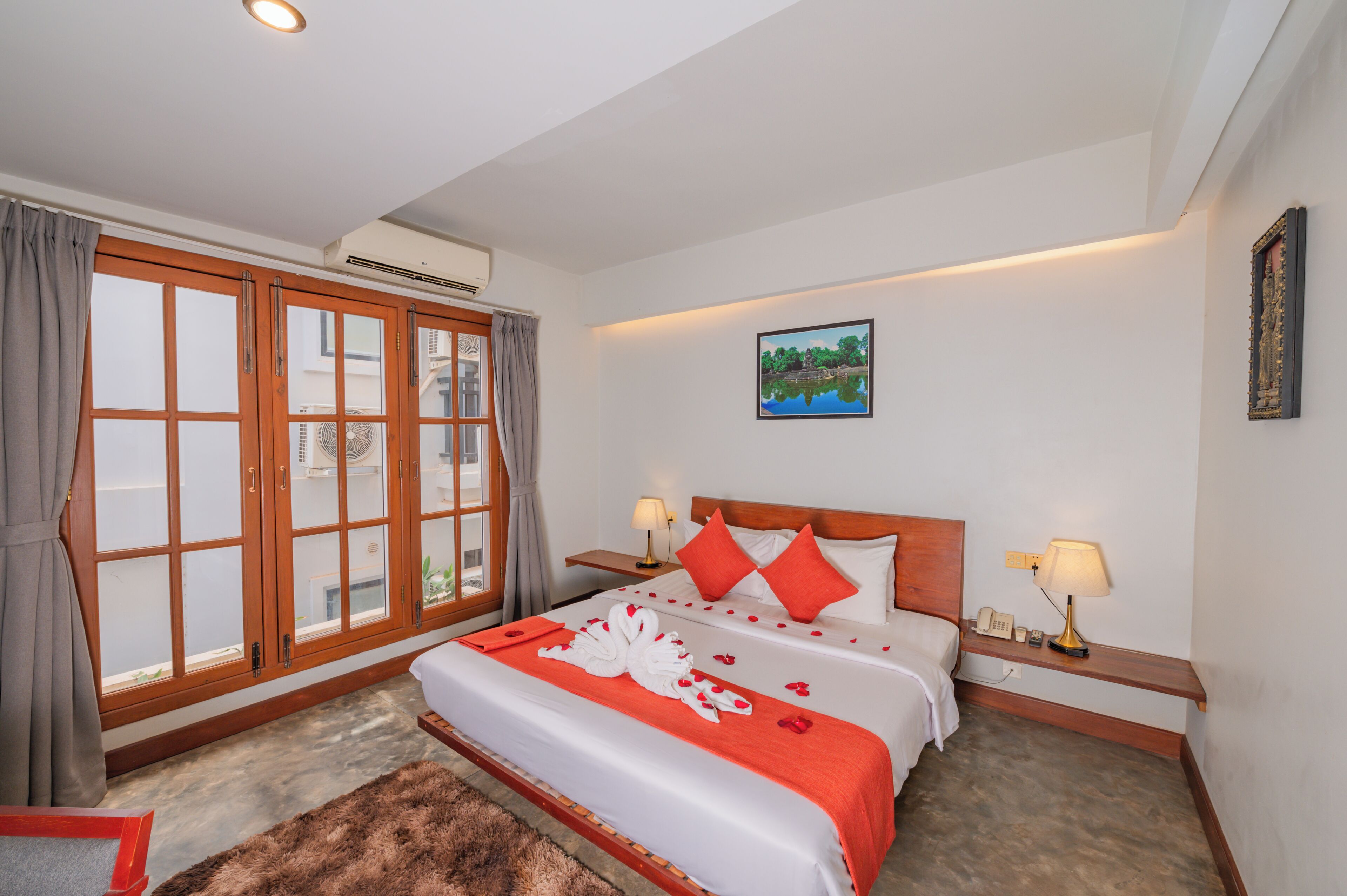 Classic Room | Hypo-allergenic bedding, minibar, in-room safe, individually decorated