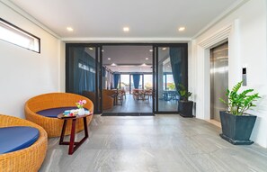 Lobby sitting area - Homewood Hotel (Siem Reap)