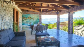 Outdoor dining - Villa Magdalea With Swimming Pool And Seaview (Hlapa (Krk))