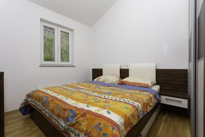 2 bedrooms, free WiFi, bed sheets - Seafront apartment Soline with Seaview (Soline (Krk))