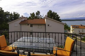 Outdoor dining - Seafront apartment Soline with Seaview (Soline (Krk))