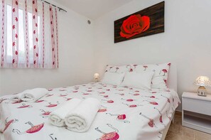 3 chambres, fer et planche à repasser, accès au Wi-Fi (inclus)