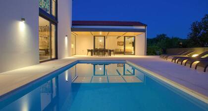 Casa Forma with heated pool and luxury of 5 stars