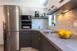 Frigorifero, microonde, forno, lavastoviglie