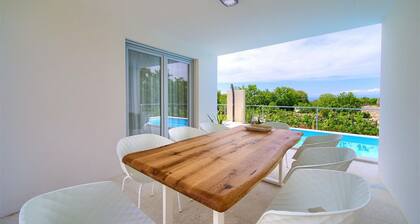Villa Rossa with heated swimming pool