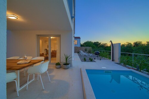 Villa Rossa with heated swimming pool