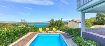 Residencia La Famiglia with heated swimming pool and beautiful Seaview