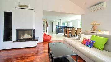 TV, fireplace, stereo