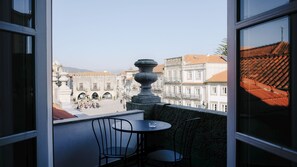 Outdoor dining - Beautiful Guest House in a Vintage Style in the Heart of Viana do Castelo (Viana do Castelo)