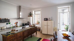 Private kitchen - Beautiful Guest House in a Vintage Style in the Heart of Viana do Castelo (Viana do Castelo)