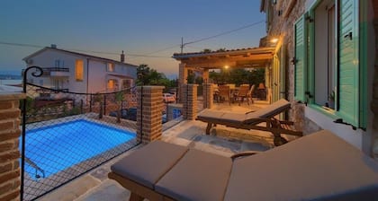 Villa Stone Queen