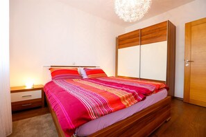 3 bedrooms, free WiFi, bed sheets