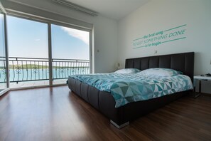 4 bedrooms, soundproofing, free WiFi, bed sheets