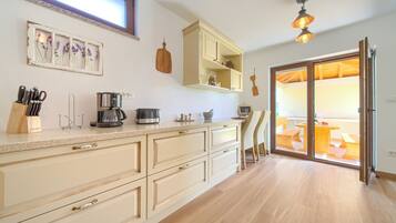 Kühlschrank, Ofen, Herdplatte, Geschirrspüler