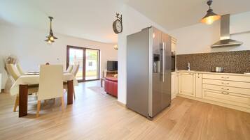 Kühlschrank, Ofen, Herdplatte, Geschirrspüler