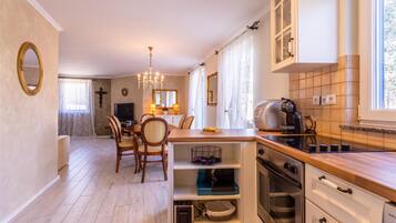 冰箱、微波炉、烤箱、炉灶