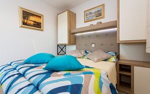 3 dormitorios, sistema de insonorización, wifi gratis y ropa de cama