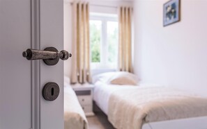 3 bedrooms, soundproofing, iron/ironing board, free WiFi