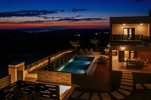 Front of property – evening/night - Villa Maluja (Sukosan)