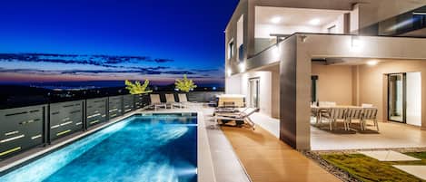 Pintu masuk properti