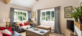 🍏 The Cider Mill  with beautiful enclosed garden nr Hay  - A Rose Award Winner