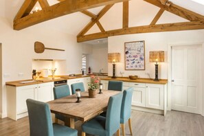 Dining - 🍏 The Cider Mill- idyllic retreat nr Hay on Wye & Hereford. Dog friendly. (Monnington on Wye)