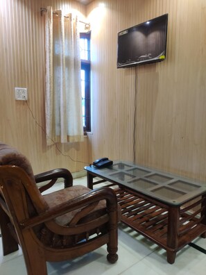 Standard Room | Living area