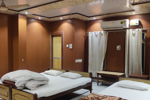 Deluxe Triple Room | In-room safe, laptop workspace, WiFi (free)