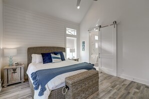 5 bedrooms, iron/ironing board, WiFi, bed sheets