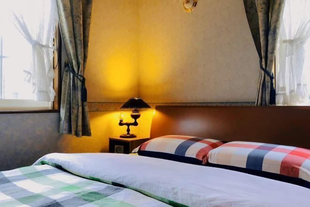 Minibar, skrivbord, strykjärn/strykbräda och gratis wi-fi
